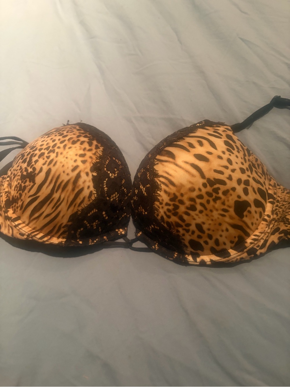 Victoria's Secret Leopard Lace bombshell Push-Up Bra -look 2 sizes bigger!